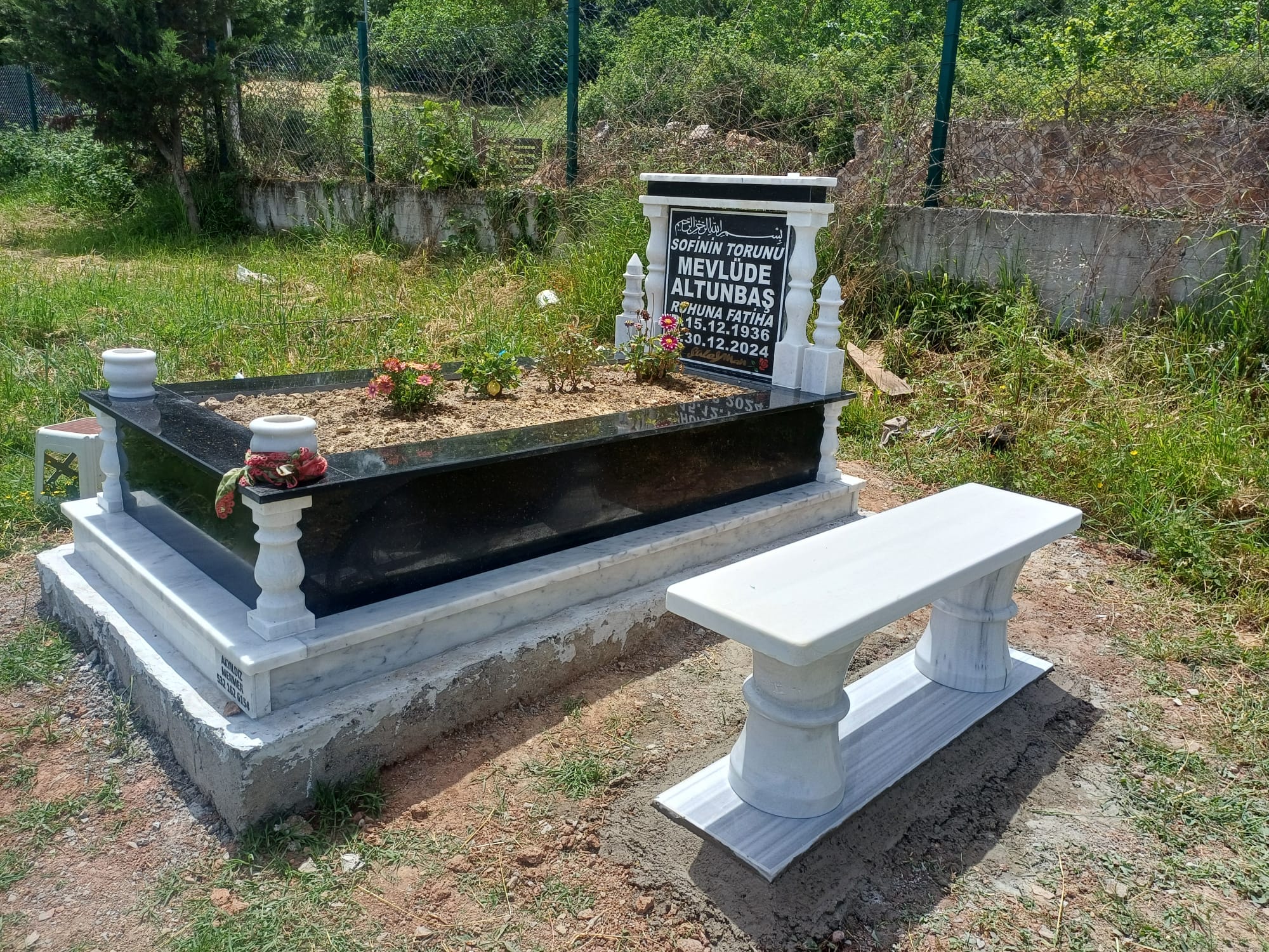 OTURAKLI GRANİT MEZAR